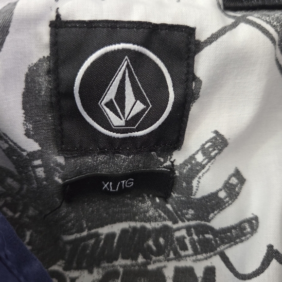 Volcom Blue and Red Casual Button Down Shirt with Plaid Design Size XL - Picture 9 of 9